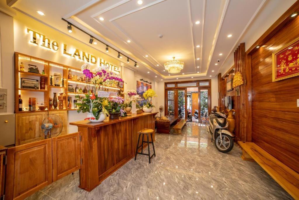 The Land Hotel & Apartment 붕타우 외부 사진