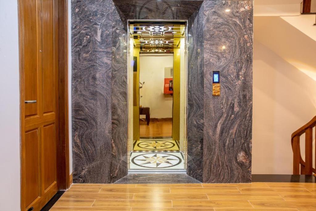 The Land Hotel & Apartment 붕타우 외부 사진
